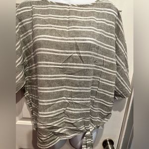 Beach lunch lounge green linen top